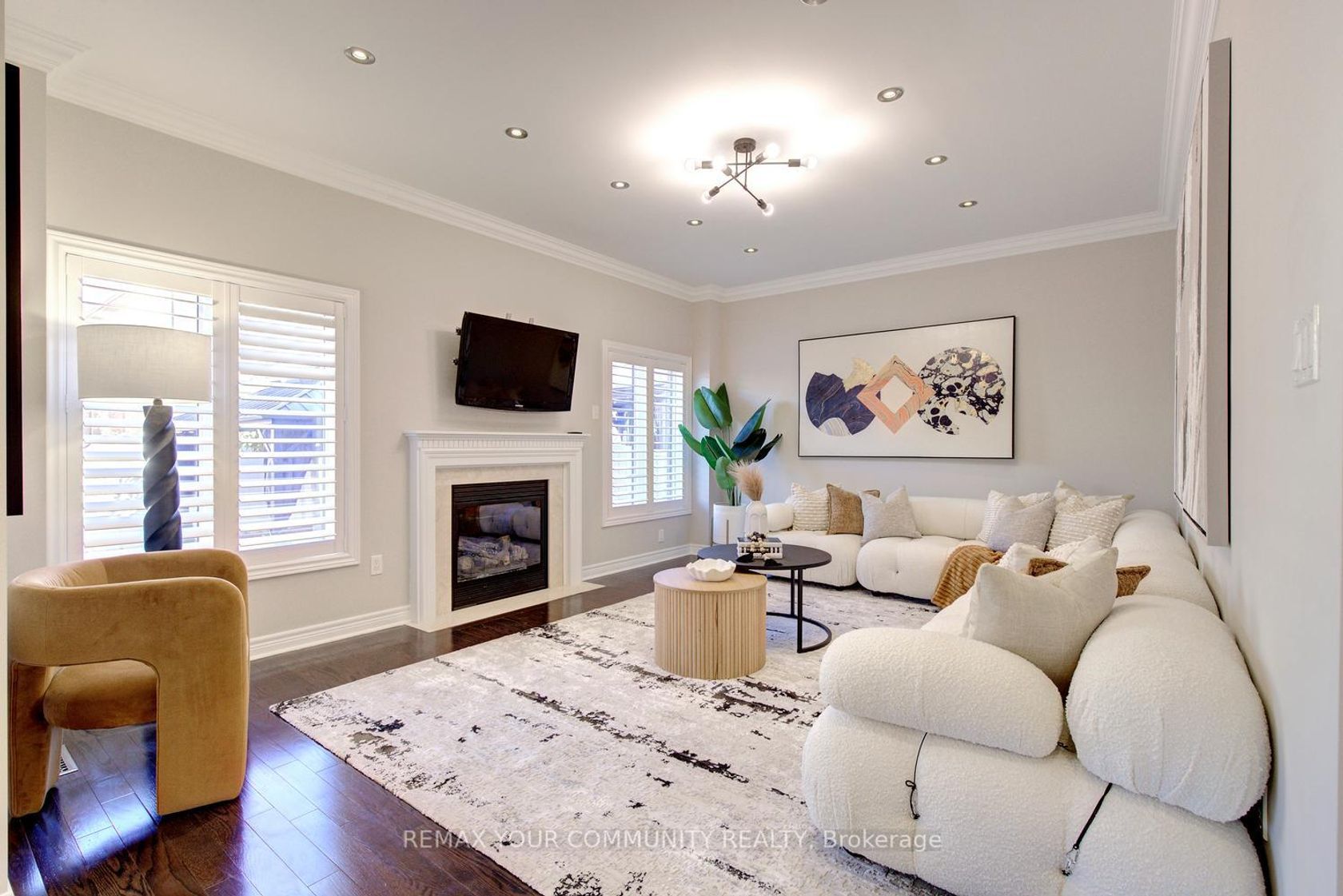 108 Golden Forest Road, Patterson, Vaughan photo number 2