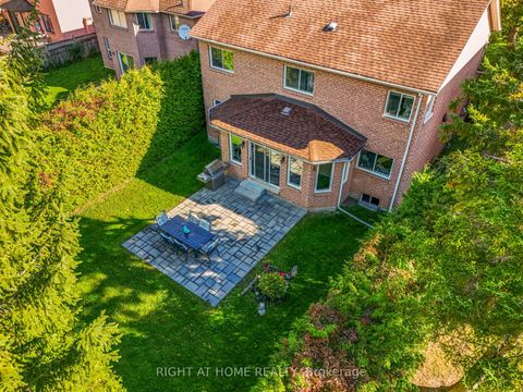 Photo 3 at 212 Olde Bayview Avenue, Oak Ridges Lake Wilcox, Richmond Hill