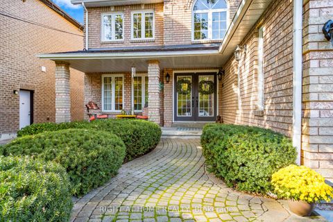 Photo 5 at 212 Olde Bayview Avenue, Oak Ridges Lake Wilcox, Richmond Hill