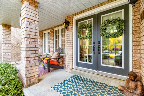 Photo 6 at 212 Olde Bayview Avenue, Oak Ridges Lake Wilcox, Richmond Hill