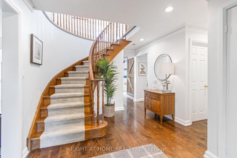 Photo 7 at 212 Olde Bayview Avenue, Oak Ridges Lake Wilcox, Richmond Hill