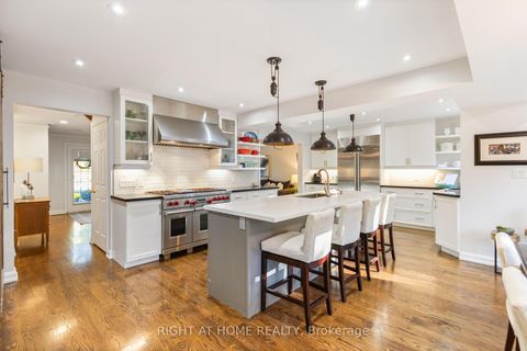 Photo 9 at 212 Olde Bayview Avenue, Oak Ridges Lake Wilcox, Richmond Hill
