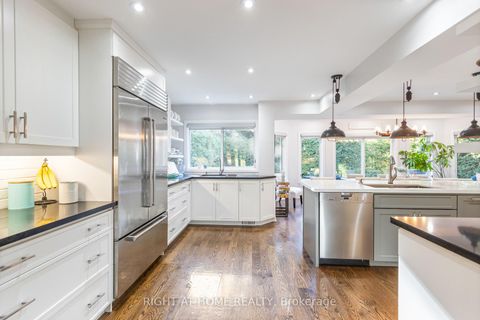 Photo 10 at 212 Olde Bayview Avenue, Oak Ridges Lake Wilcox, Richmond Hill