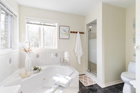 Photo 25 at 212 Olde Bayview Avenue, Oak Ridges Lake Wilcox, Richmond Hill