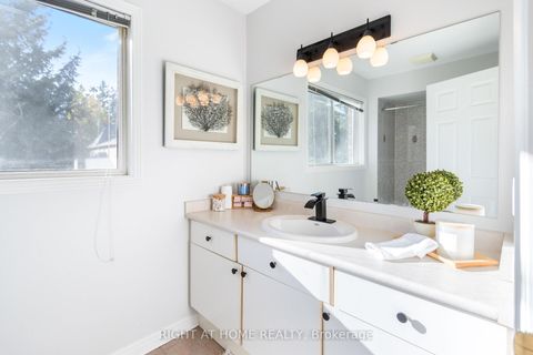 Photo 28 at 212 Olde Bayview Avenue, Oak Ridges Lake Wilcox, Richmond Hill