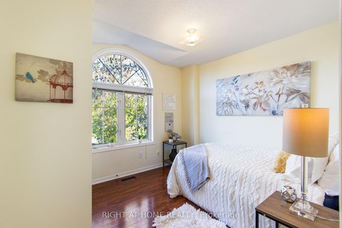 Photo 30 at 212 Olde Bayview Avenue, Oak Ridges Lake Wilcox, Richmond Hill