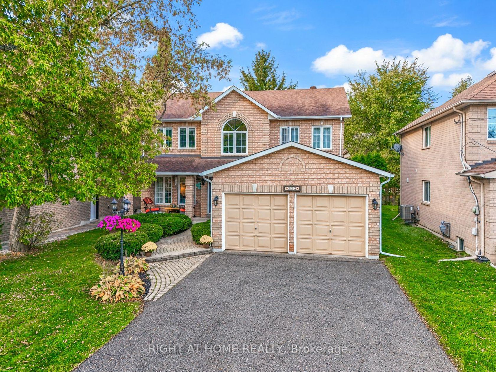 212 Olde Bayview Avenue, Oak Ridges Lake Wilcox, Richmond Hill photo number 2