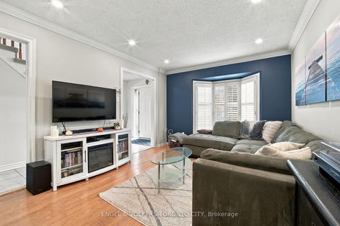 Photo 10 at 148 Aurora Heights Drive, Aurora Heights, Aurora