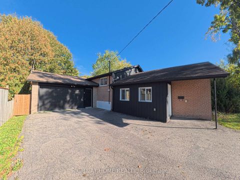 Photo 1 at 35 Knowles Crescent, Aurora Highlands, Aurora