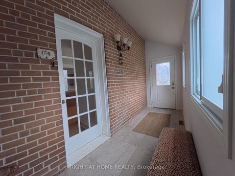 Photo 2 at 35 Knowles Crescent, Aurora Highlands, Aurora