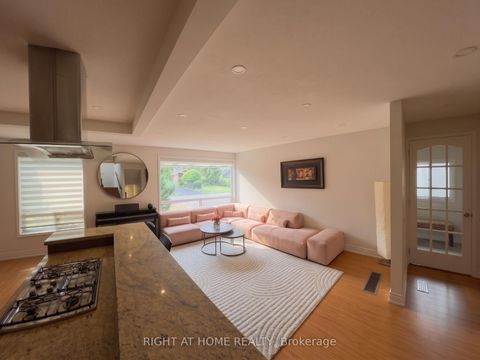 Photo 4 at 35 Knowles Crescent, Aurora Highlands, Aurora