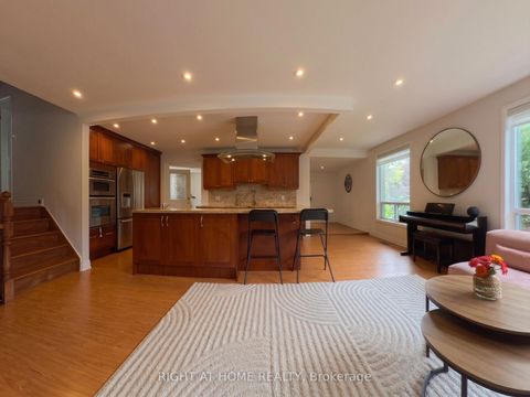 Photo 5 at 35 Knowles Crescent, Aurora Highlands, Aurora