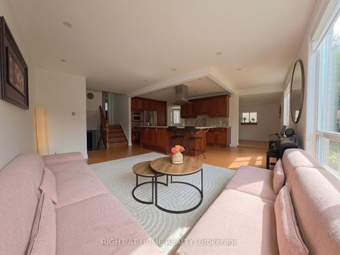 Photo 6 at 35 Knowles Crescent, Aurora Highlands, Aurora