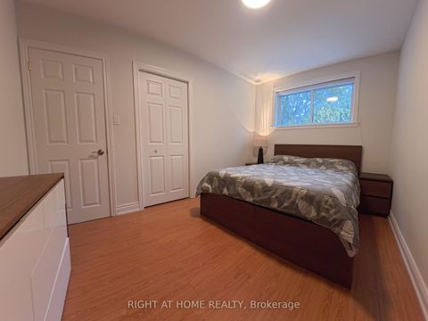 Photo 9 at 35 Knowles Crescent, Aurora Highlands, Aurora