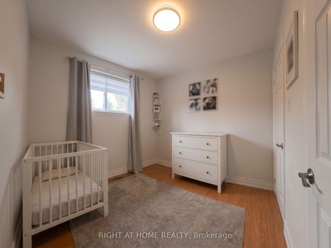 Photo 10 at 35 Knowles Crescent, Aurora Highlands, Aurora