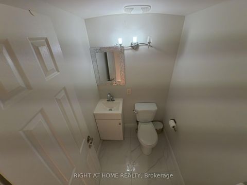 Photo 13 at 35 Knowles Crescent, Aurora Highlands, Aurora