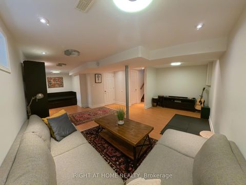 Photo 16 at 35 Knowles Crescent, Aurora Highlands, Aurora