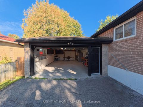 Photo 18 at 35 Knowles Crescent, Aurora Highlands, Aurora