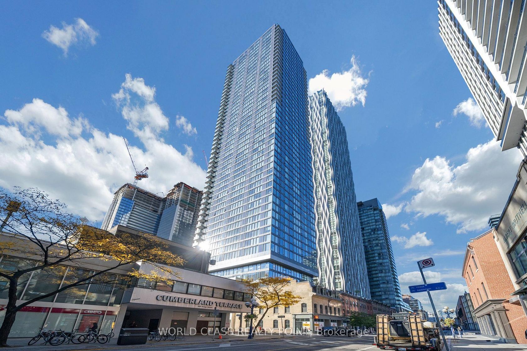 2404 - 8 Cumberland Street, Annex, Toronto photo number 2