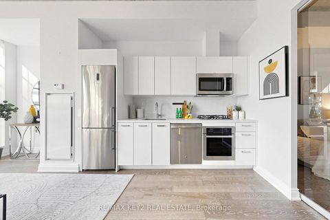Photo 11 at 615 - 608 Richmond Street W, Waterfront Communities C1, Toronto