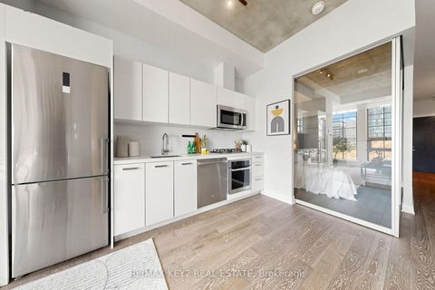Photo 12 at 615 - 608 Richmond Street W, Waterfront Communities C1, Toronto