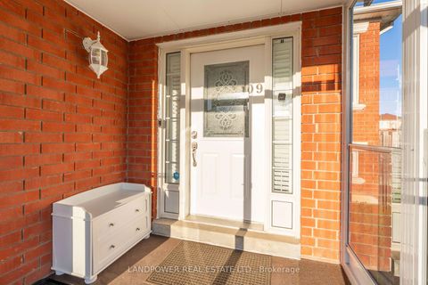 Photo 5 at 109 Melbourne Drive, Rouge Woods, Richmond Hill