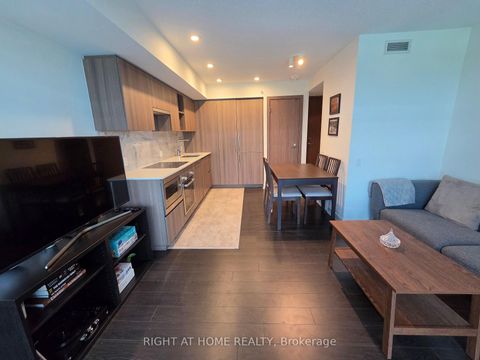 Photo 4 at 602 - 17 Bathurst Street, Waterfront Communities C1, Toronto