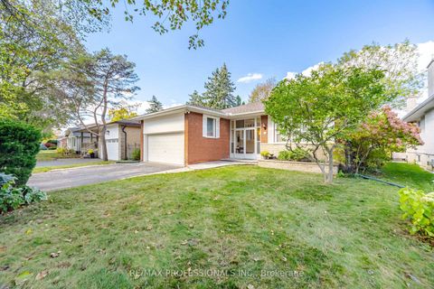 Photo 2 at 14 Strathdee Drive, Richview, Toronto