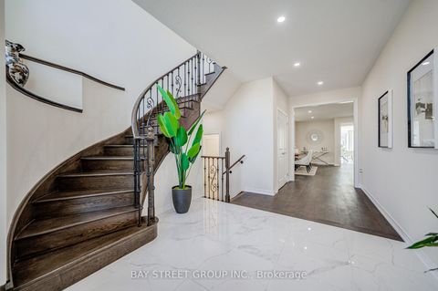 Photo 5 at 3 Manor Hampton Street, Sharon, East Gwillimbury