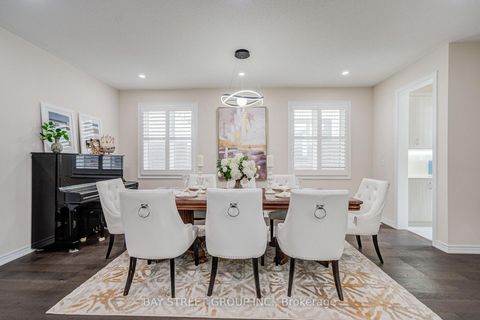Photo 10 at 3 Manor Hampton Street, Sharon, East Gwillimbury