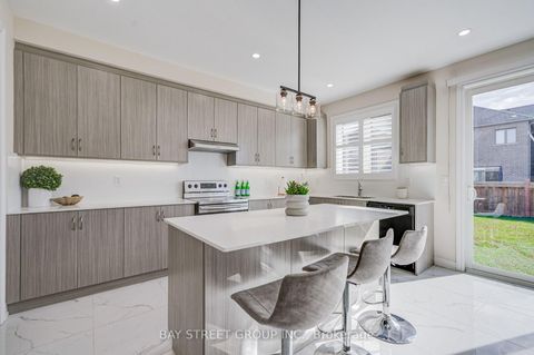 Photo 23 at 3 Manor Hampton Street, Sharon, East Gwillimbury