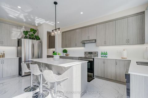 Photo 24 at 3 Manor Hampton Street, Sharon, East Gwillimbury