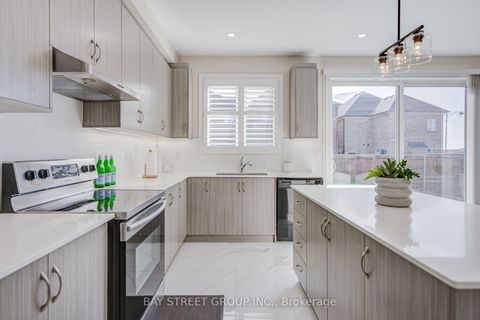 Photo 27 at 3 Manor Hampton Street, Sharon, East Gwillimbury
