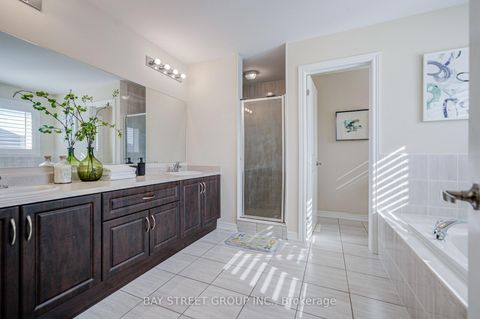 Photo 36 at 3 Manor Hampton Street, Sharon, East Gwillimbury