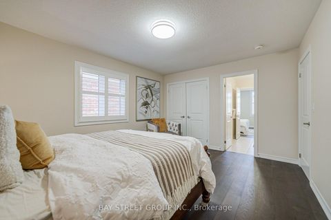 Photo 41 at 3 Manor Hampton Street, Sharon, East Gwillimbury
