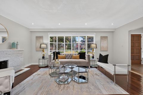 Photo 4 at 215 Grandview Avenue, Grandview, Markham