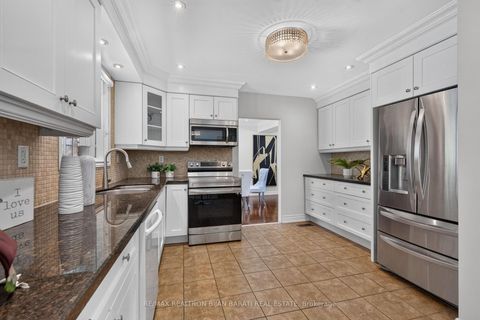 Photo 11 at 215 Grandview Avenue, Grandview, Markham