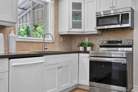 Photo 17 at 215 Grandview Avenue, Grandview, Markham