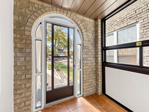 Photo 3 at 28 Appleby Crescent, Milliken Mills West, Markham