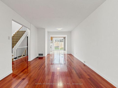 Photo 4 at 28 Appleby Crescent, Milliken Mills West, Markham