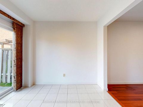 Photo 10 at 28 Appleby Crescent, Milliken Mills West, Markham