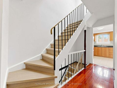 Photo 11 at 28 Appleby Crescent, Milliken Mills West, Markham