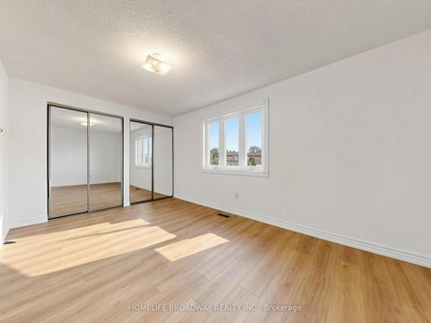 Photo 13 at 28 Appleby Crescent, Milliken Mills West, Markham