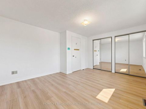 Photo 15 at 28 Appleby Crescent, Milliken Mills West, Markham