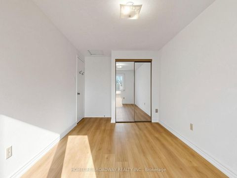 Photo 16 at 28 Appleby Crescent, Milliken Mills West, Markham