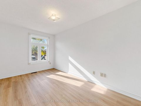 Photo 17 at 28 Appleby Crescent, Milliken Mills West, Markham
