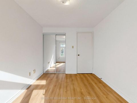 Photo 19 at 28 Appleby Crescent, Milliken Mills West, Markham