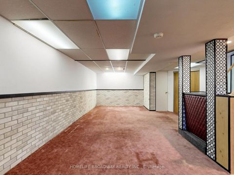 Photo 22 at 28 Appleby Crescent, Milliken Mills West, Markham
