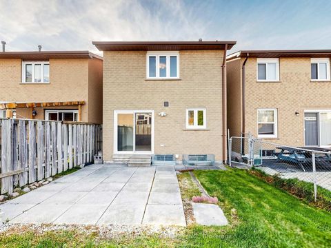 Photo 24 at 28 Appleby Crescent, Milliken Mills West, Markham