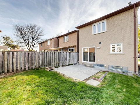 Photo 25 at 28 Appleby Crescent, Milliken Mills West, Markham